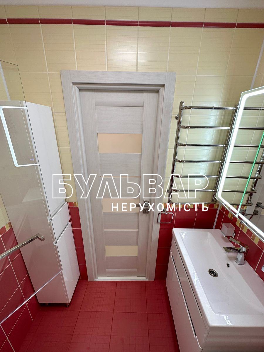 Продаж 1-кімнатної квартири 40 м², Миру вул., 53
