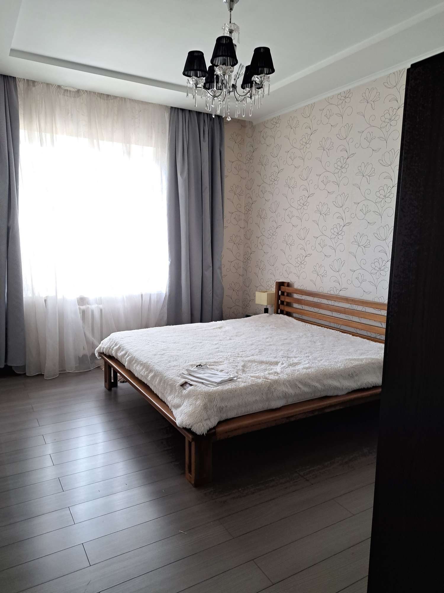 Оренда 3-кімнатної квартири 112 м², Дмитрівська вул.