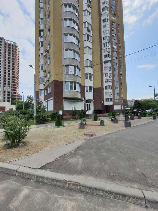 Аренда 3-комнатной квартиры 120 м², Евгения Сверстюка ул., 52В