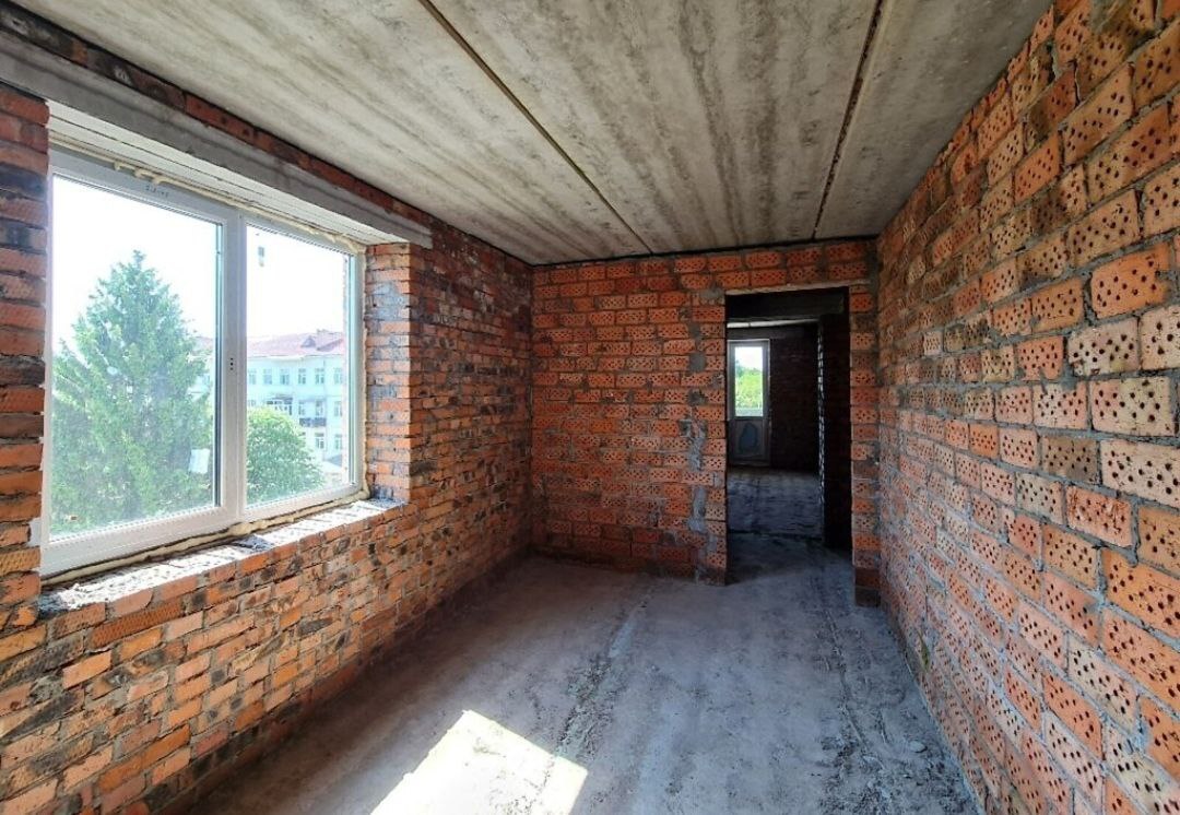 Продаж 3-кімнатної квартири 74.39 м², Чорновола вул.