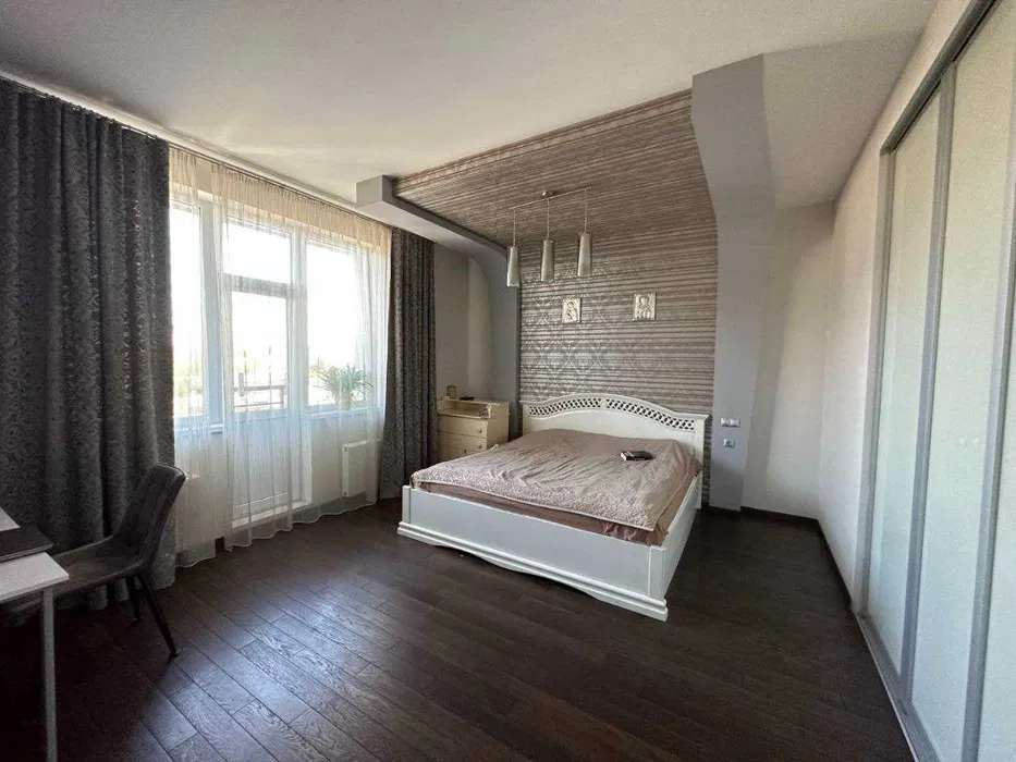 Продаж 3-кімнатної квартири 130 м², Василя Тютюнника вул.
