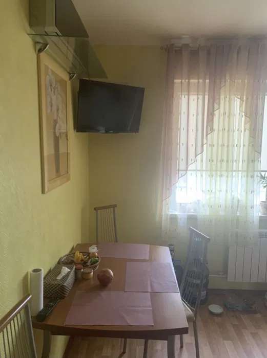 Продаж 2-кімнатної квартири 54 м², Райдужна вул., 63
