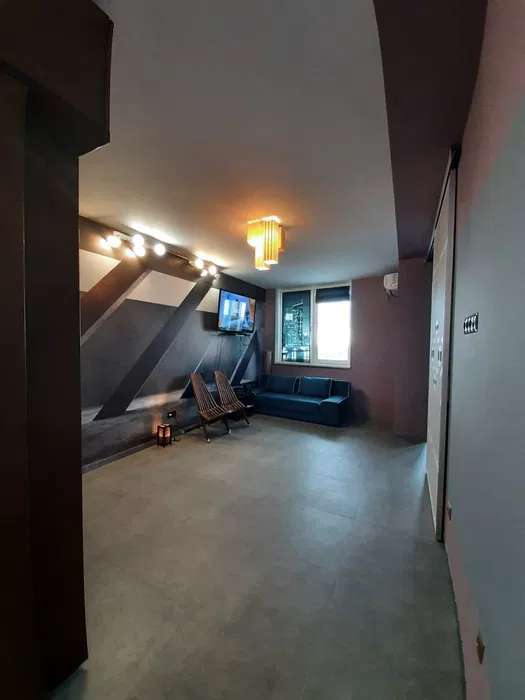 Продаж 3-кімнатної квартири 98 м², Ризька вул.