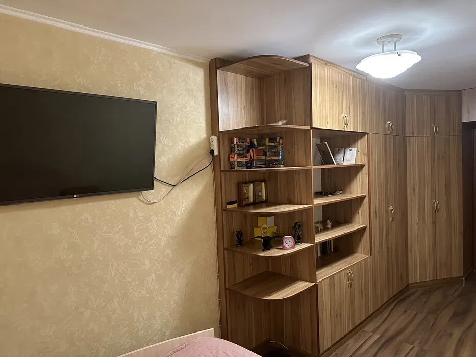 Продаж 3-кімнатної квартири 64 м², Суворова вул.