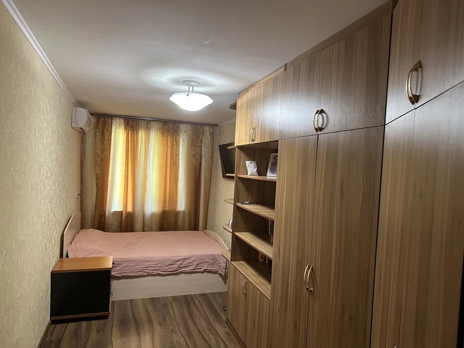 Продаж 3-кімнатної квартири 64 м², Суворова вул.