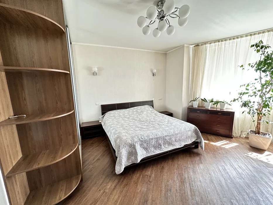 Оренда 4-кімнатної квартири 118 м², Урлівська вул.