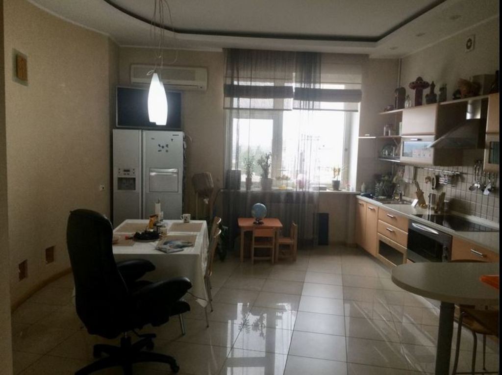 Аренда 4-комнатной квартиры 140 м², Евгения Коновальца пер.