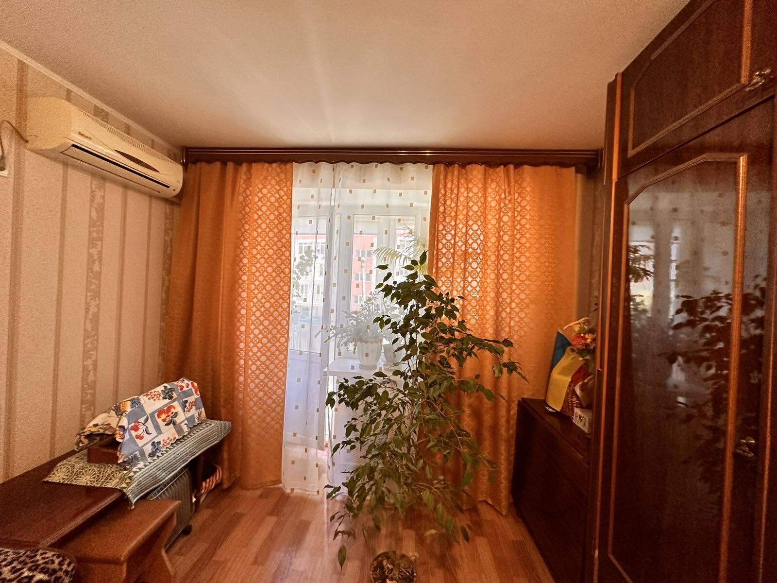 Продаж 1-кімнатної квартири 30 м², Красная вул.