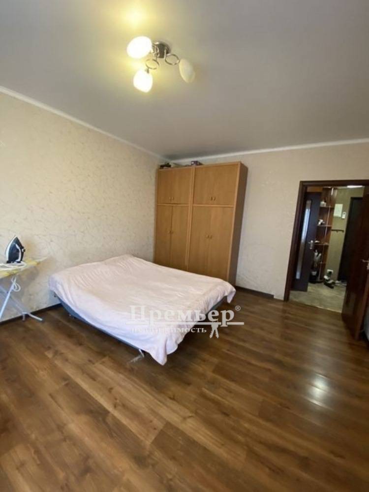 Продаж 1-кімнатної квартири 40 м², Массив Радужный вул.