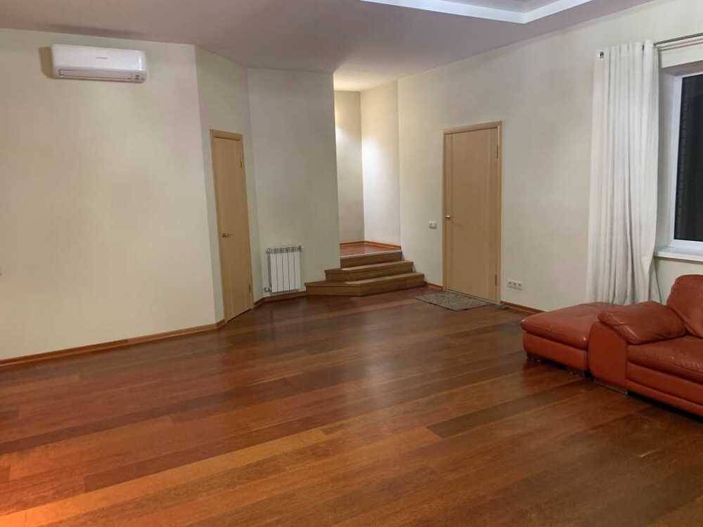 Оренда будинку 240 м², Невська вул.