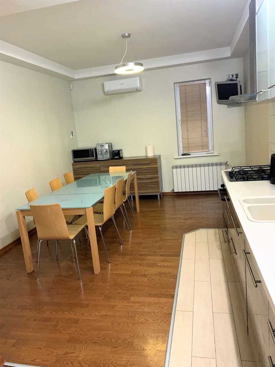 Оренда будинку 240 м², Невська вул.