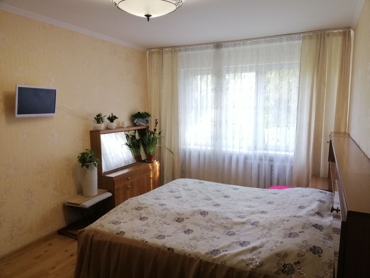 Продаж 3-кімнатної квартири 64 м², Космонавтів вул., 52