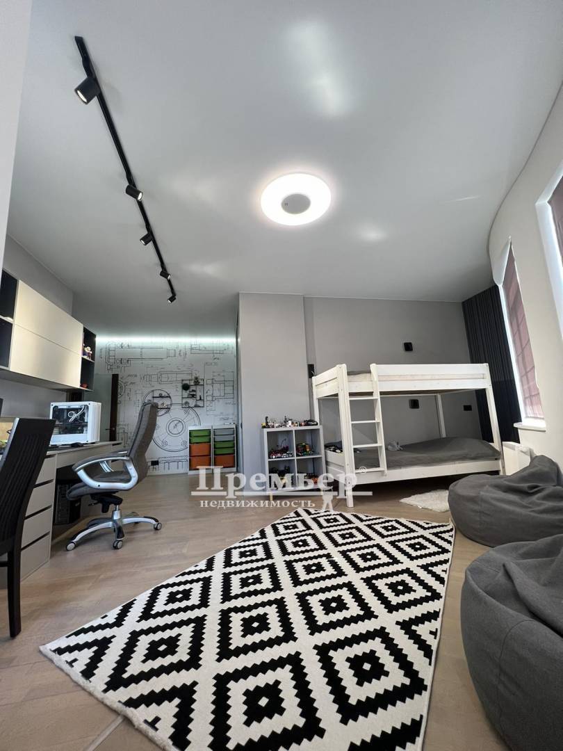 Продаж 3-кімнатної квартири 97 м², Інглезі вул.