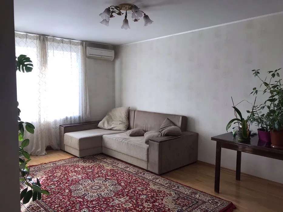 Продаж 2-кімнатної квартири 67 м², Братиславська вул., 7