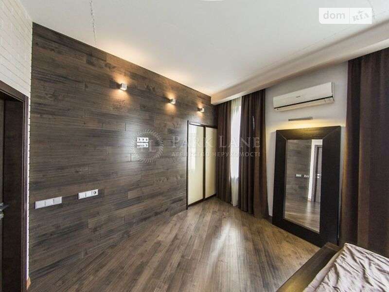 Продажа 3-комнатной квартиры 123 м², Евгения Коновальца ул.