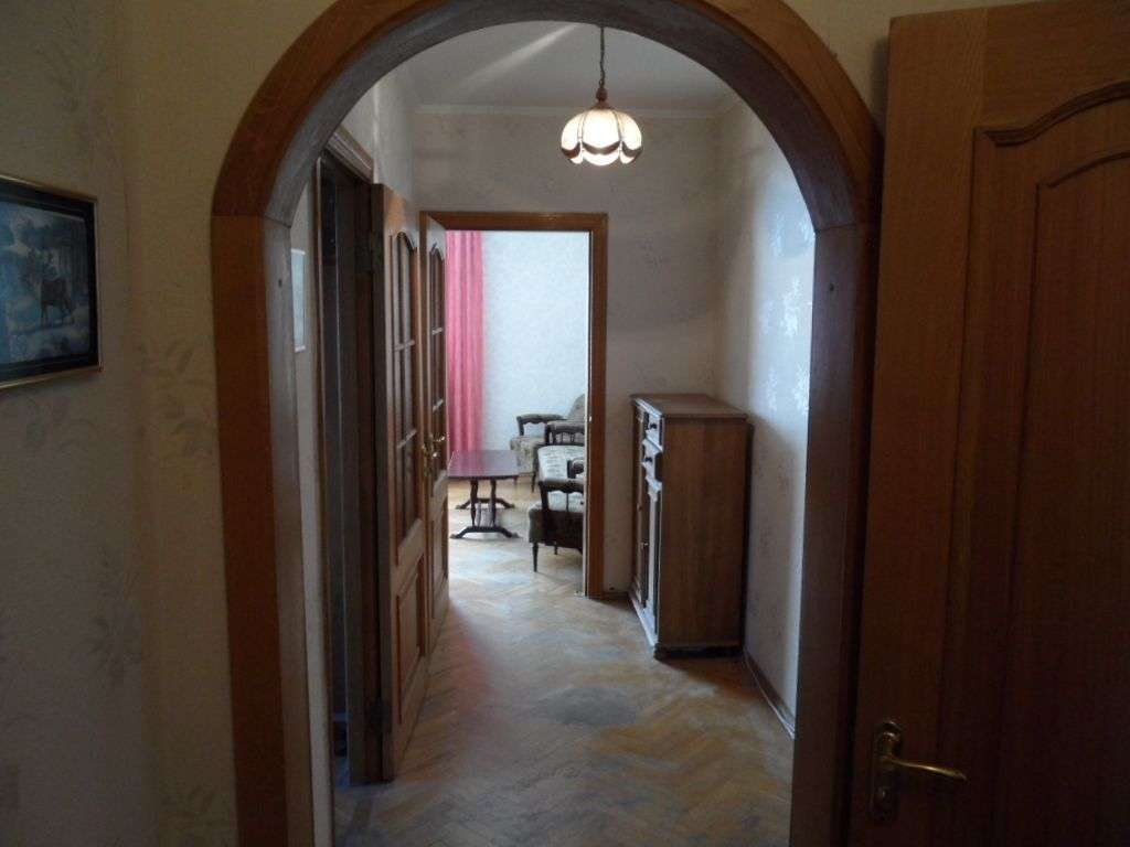 Продаж 2-кімнатної квартири 64 м², Лариси Руденко вул., 10В