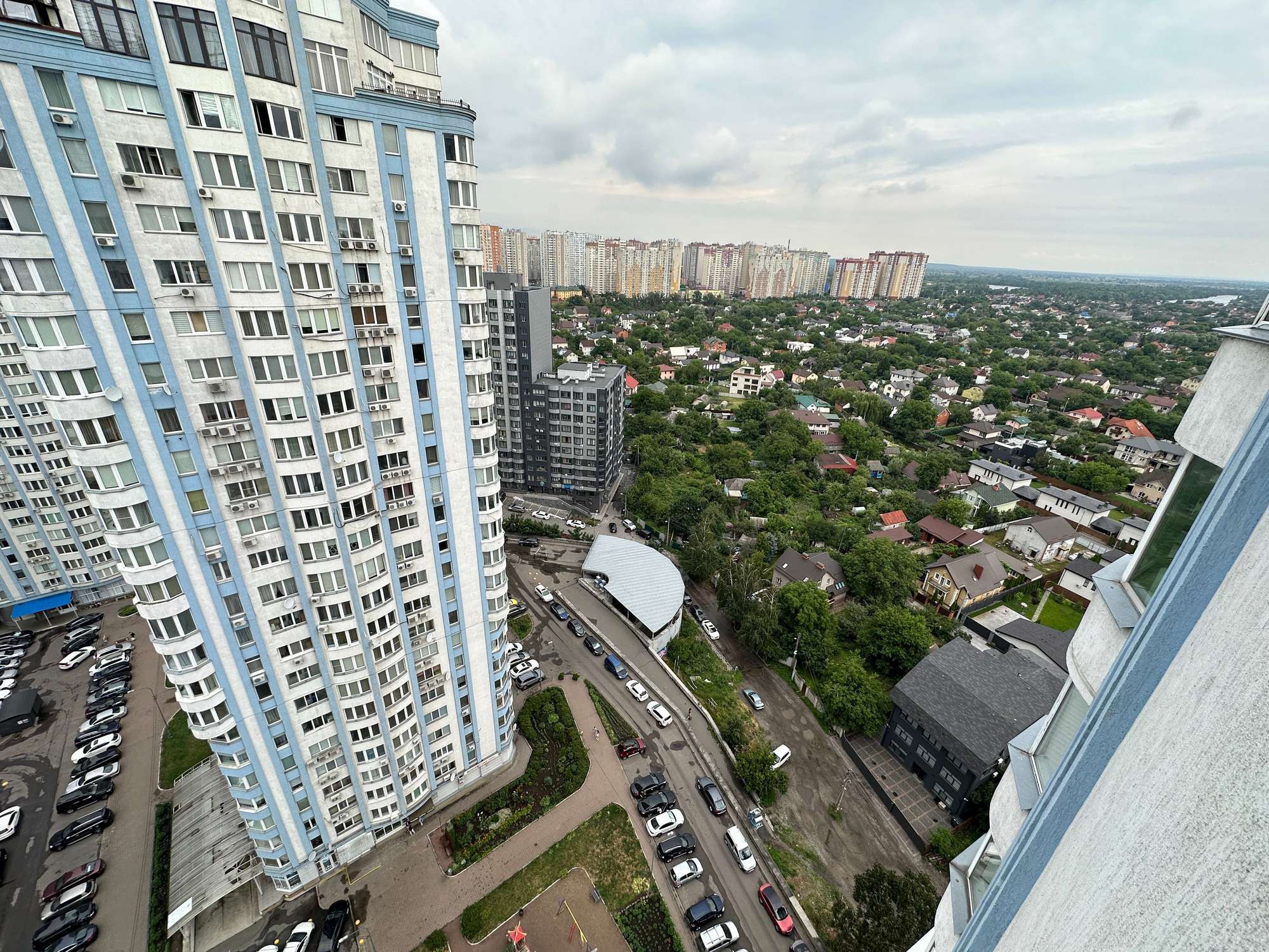 Продаж 2-кімнатної квартири 82 м², Світла вул.