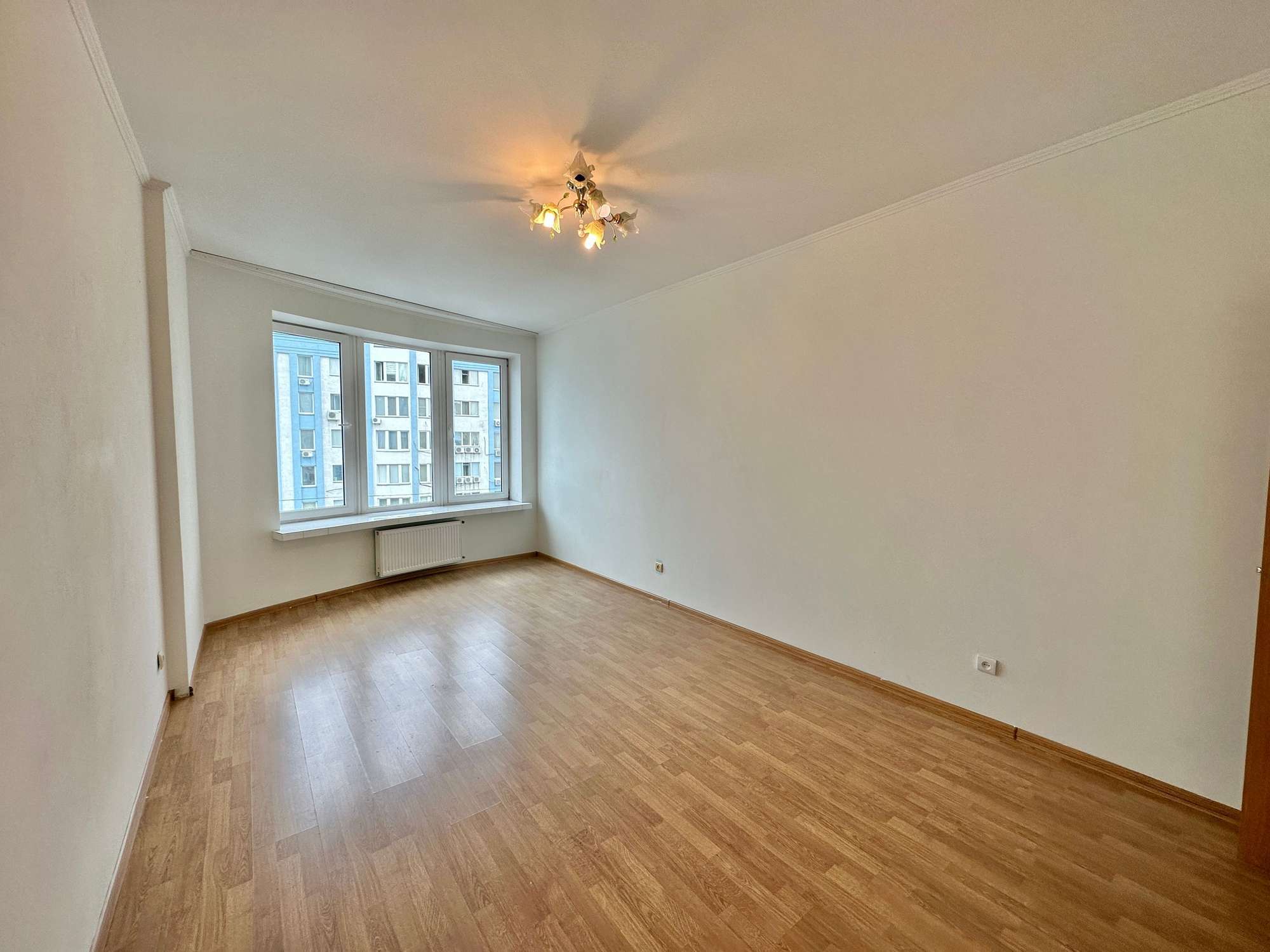 Продаж 2-кімнатної квартири 82 м², Світла вул.