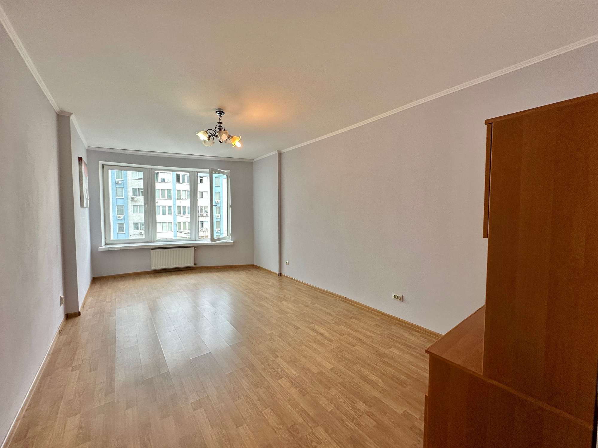 Продаж 2-кімнатної квартири 82 м², Світла вул.