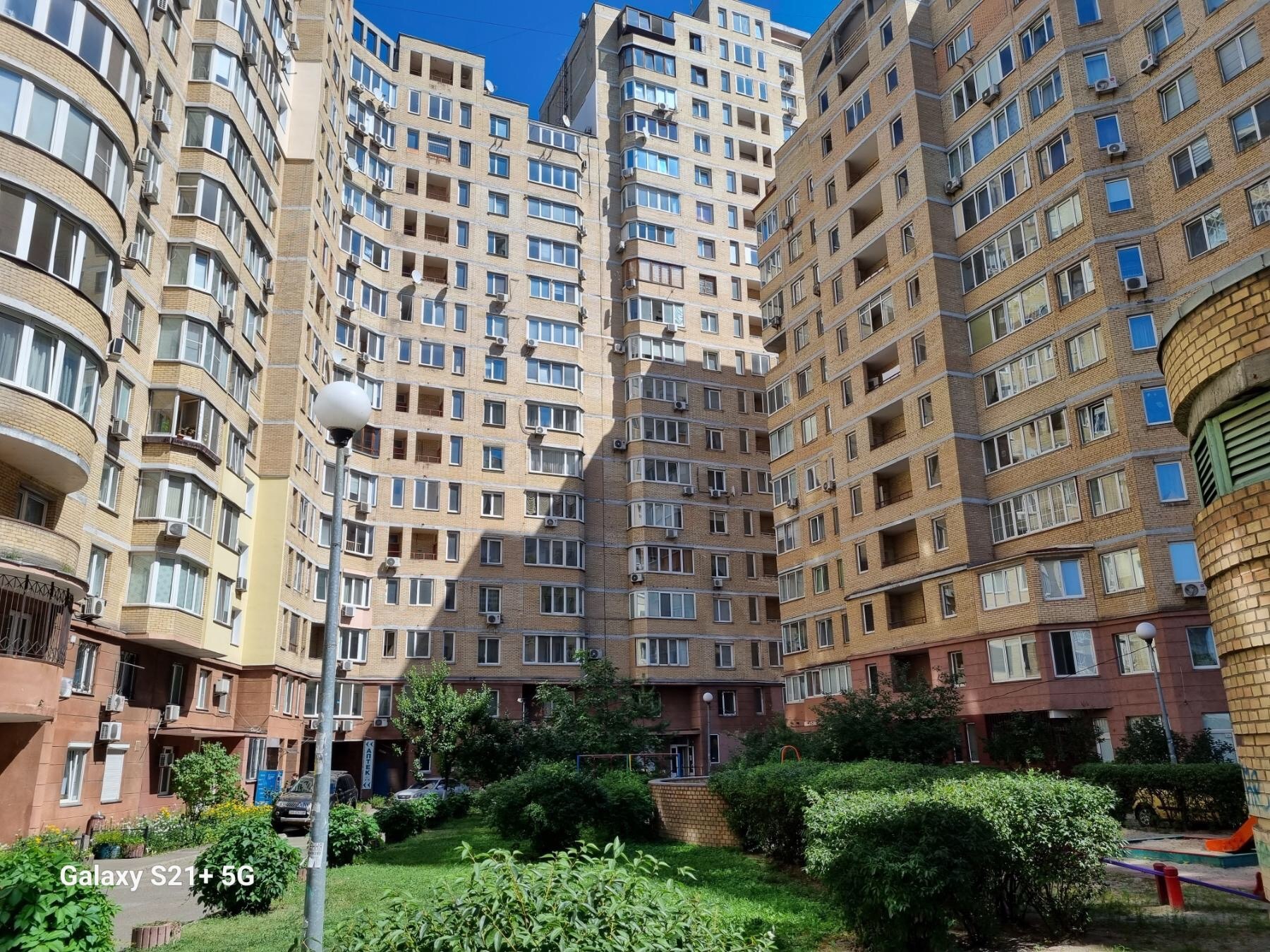 Продаж 3-кімнатної квартири 96 м², Микільсько-Слобідська вул., 2