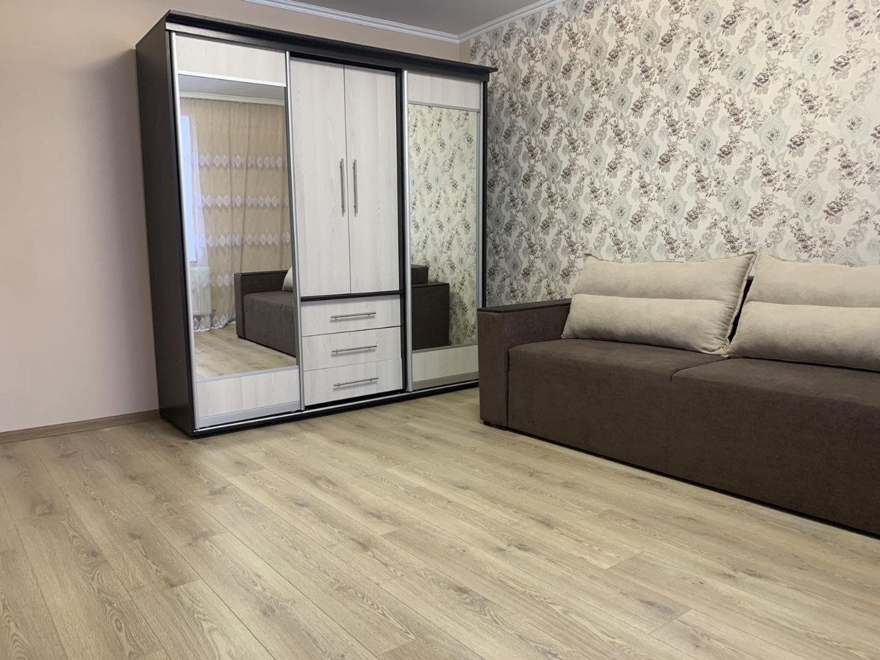 Оренда 1-кімнатної квартири 40 м², Інститутська вул., 6Б