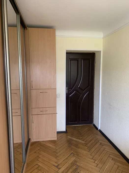 Аренда 3-комнатной квартиры 50 м², Жилянская ул.