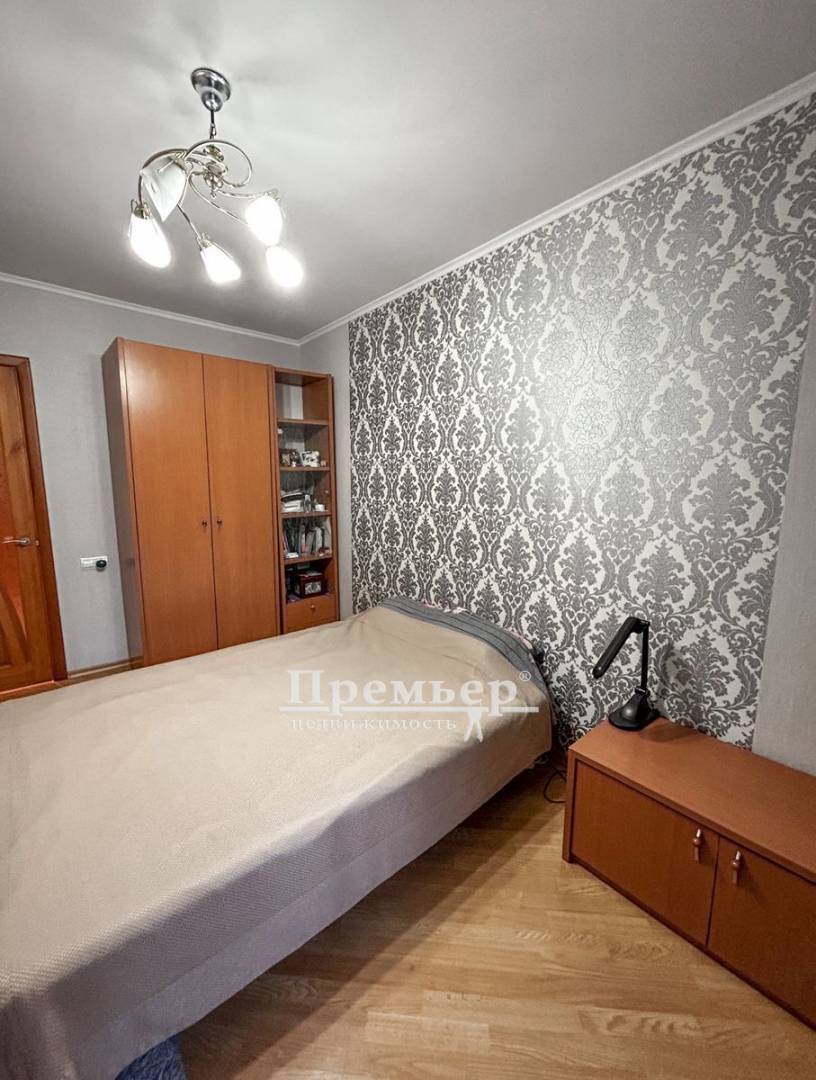 Продаж 3-кімнатної квартири 72 м², Маршала Бабаджаняна вул.