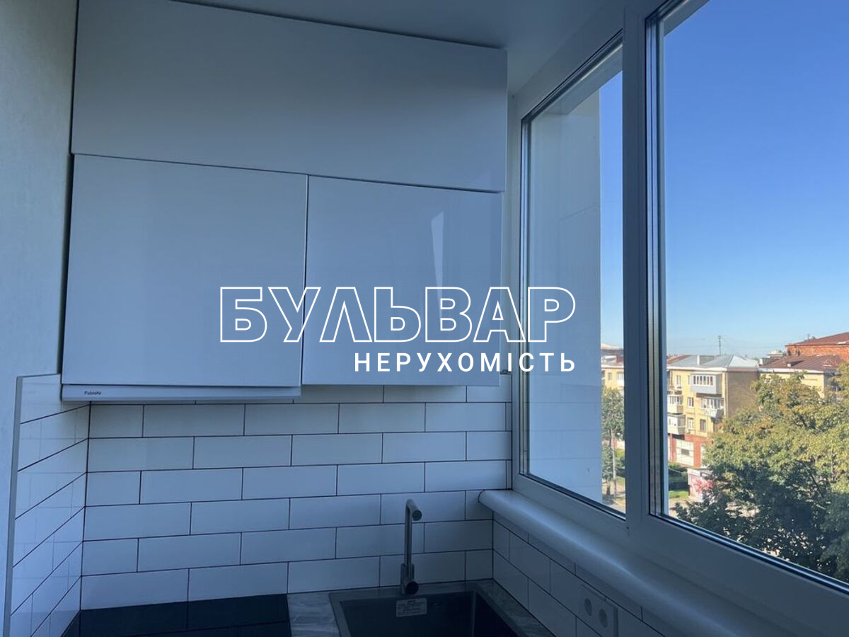 Продаж 1-кімнатної квартири 43 м², Миру вул., 21