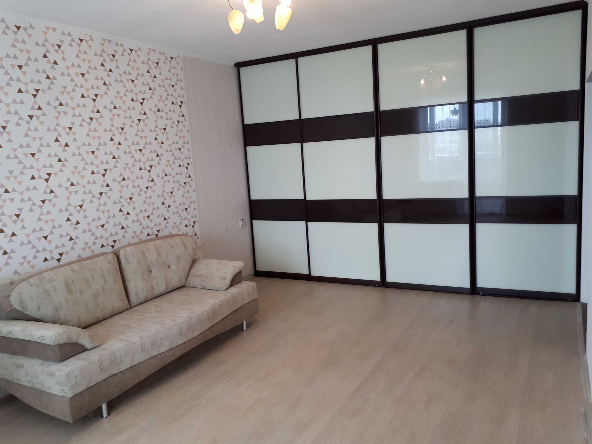 Оренда 1-кімнатної квартири 55 м², Суворова вул., 11