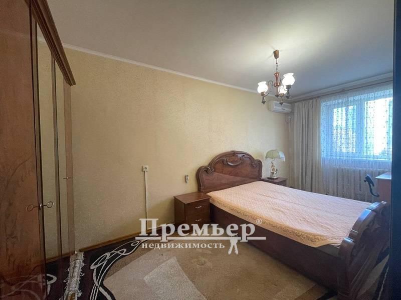 Продаж 2-кімнатної квартири 45 м², Кармена Романа вул.