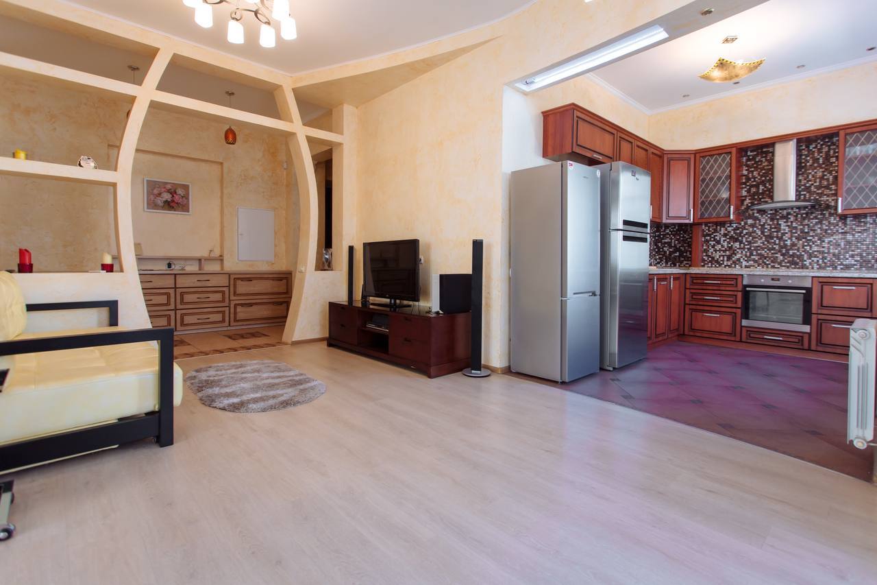 Продажа 2-комнатной квартиры 74 м², Крещатик ул., 23
