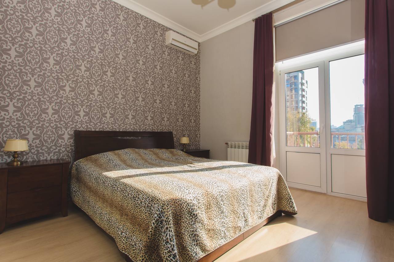 Продажа 2-комнатной квартиры 74 м², Крещатик ул., 23