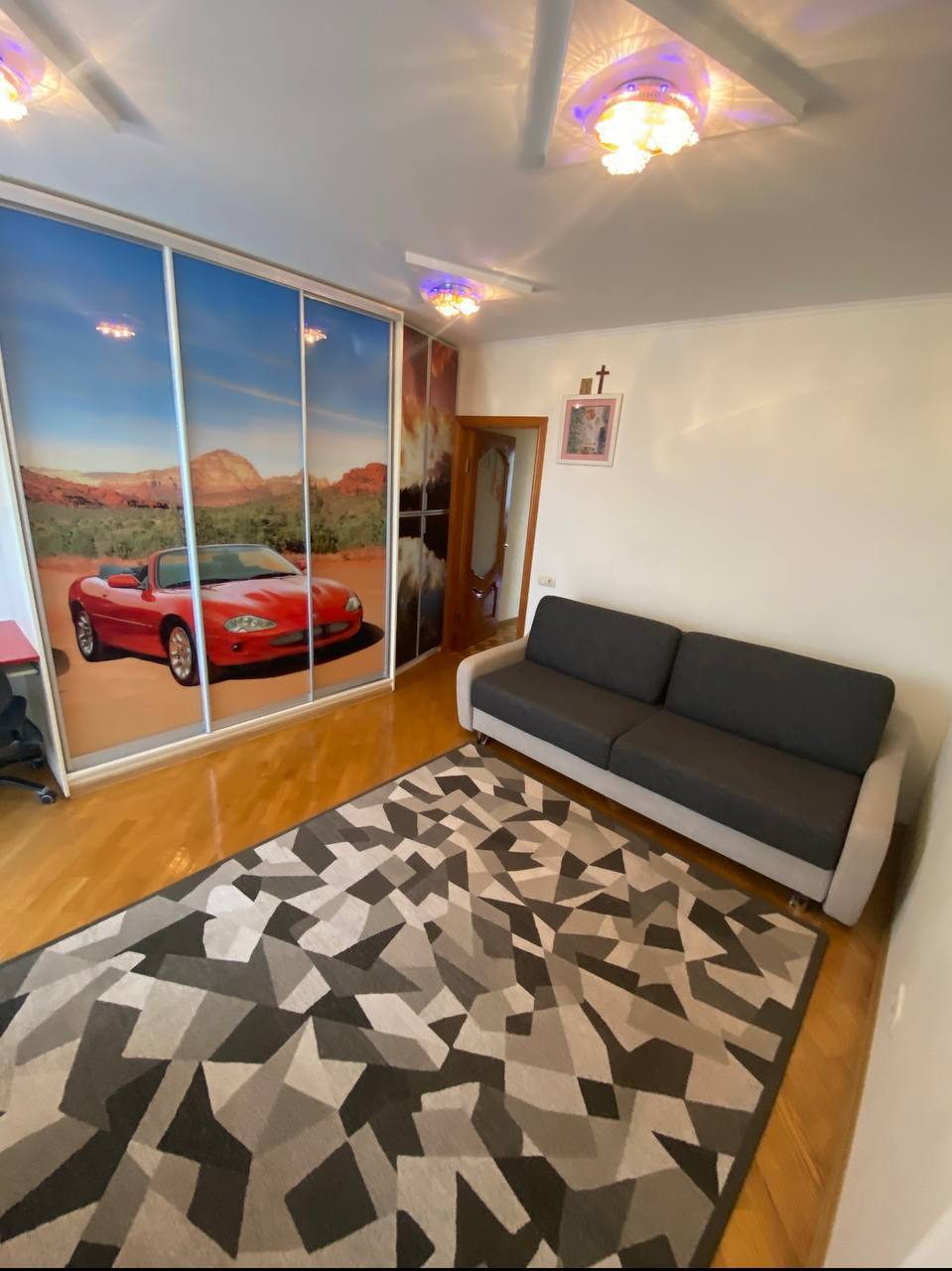 Аренда 3-комнатной квартиры 130 м², Парковая ул.