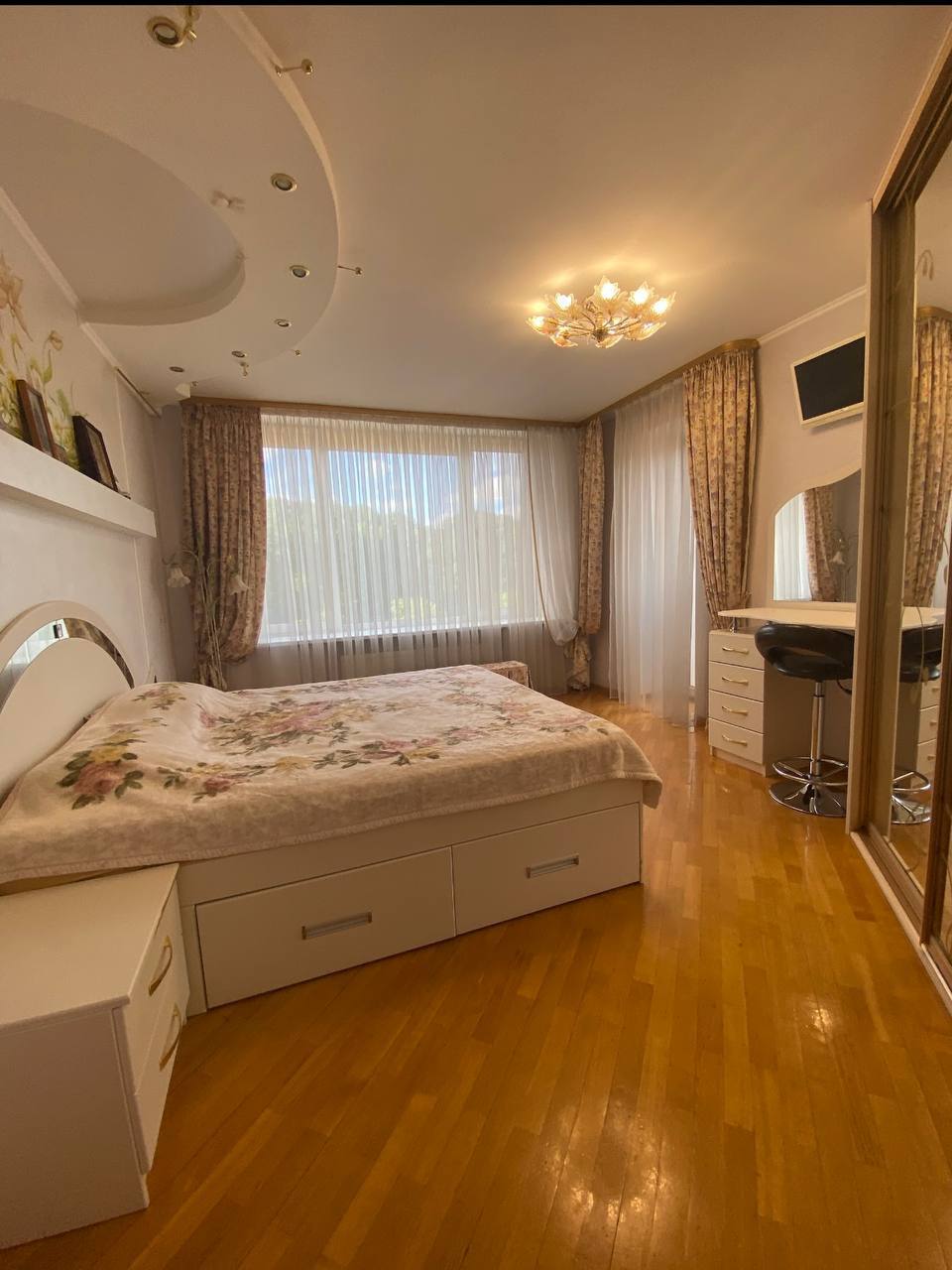 Аренда 3-комнатной квартиры 130 м², Парковая ул.