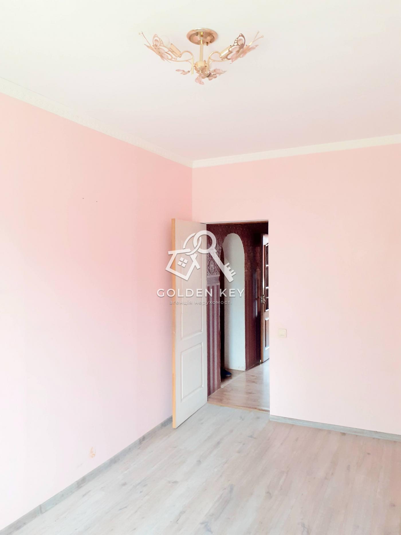 Продаж 2-кімнатної квартири 65 м², Славна вул.
