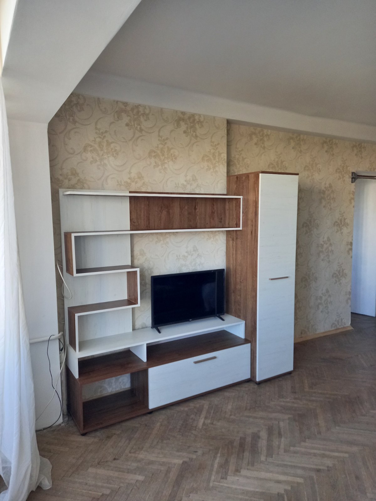 Оренда 3-кімнатної квартири 65 м², Політехнічна вул., 3