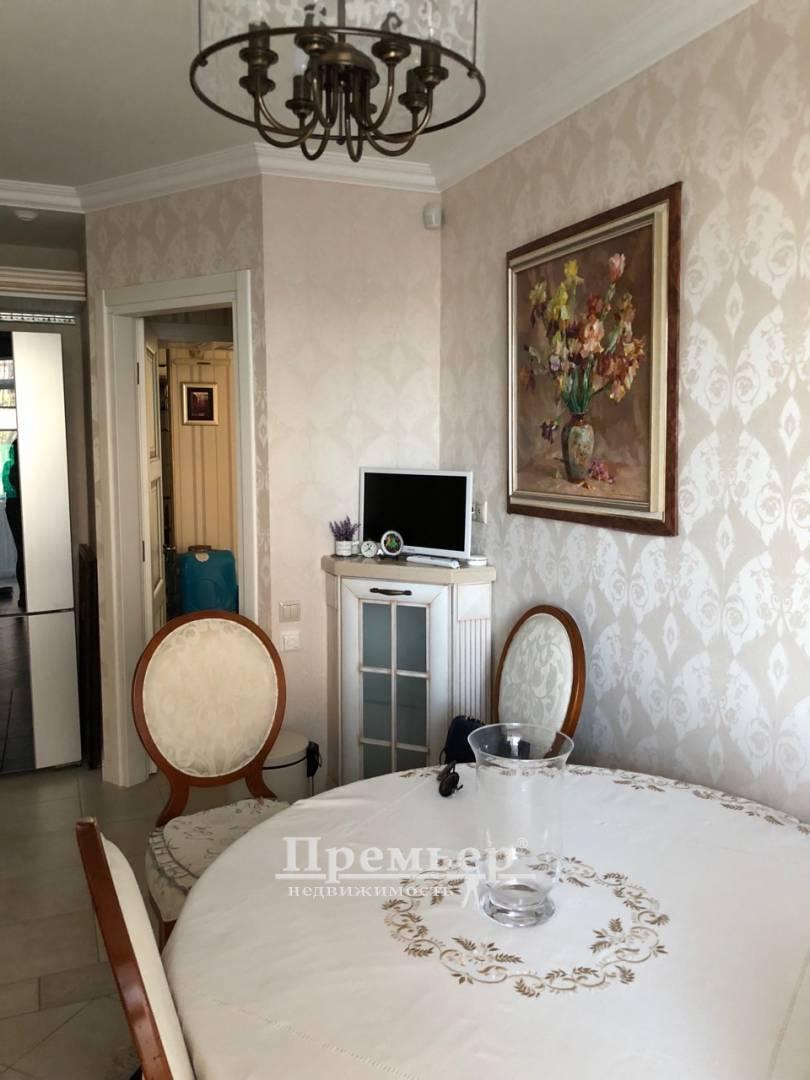 Продажа 3-комнатной квартиры 102 м², Шампанский пер.