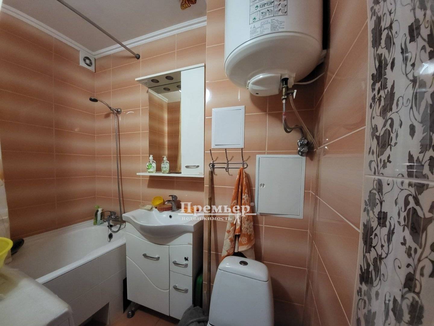 Продаж 2-кімнатної квартири 45 м², Варненська вул.