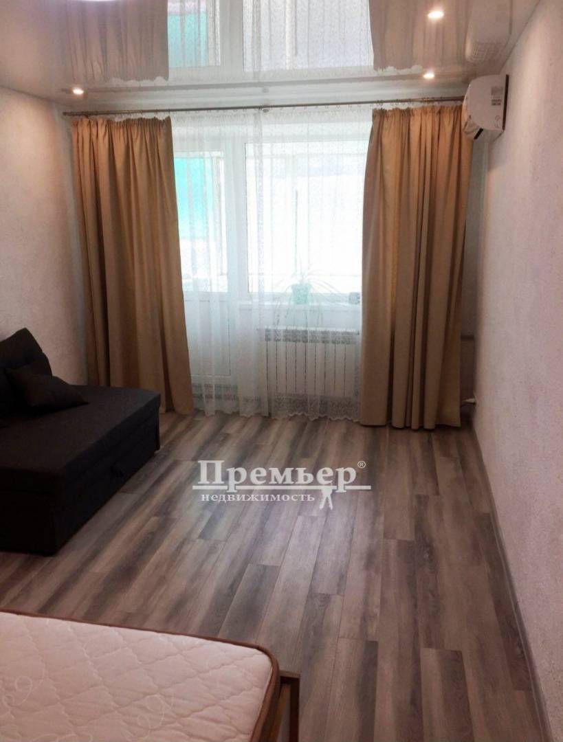 Продаж 1-кімнатної квартири 32 м², Академіка Сахарова вул.