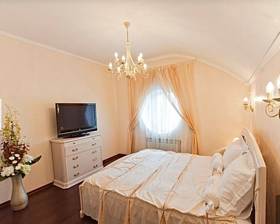 Дом посуточно 250 м², Николая Бажана просп., 30