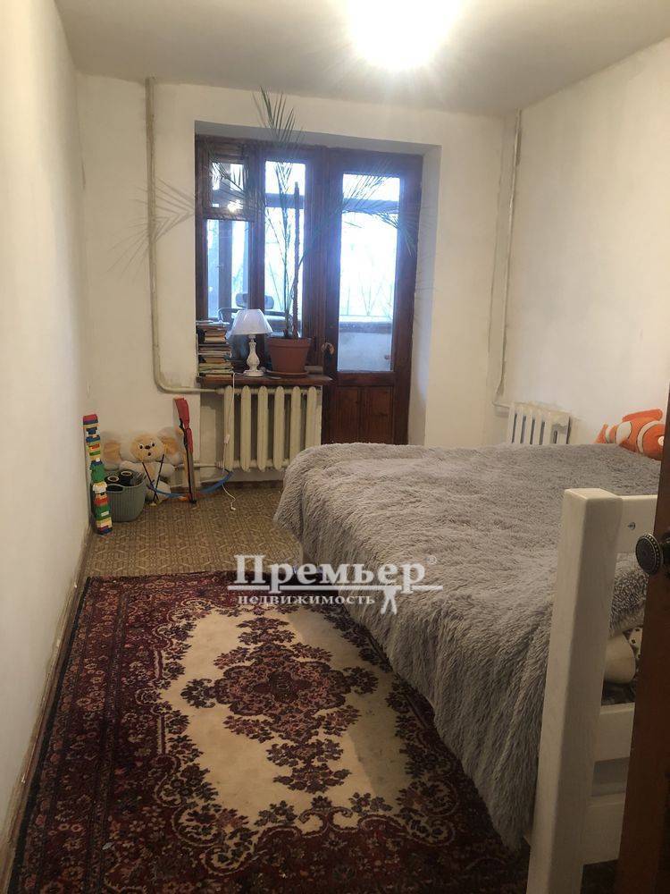 Продаж 4-кімнатної квартири 80 м², Маршала Бабаджаняна вул.
