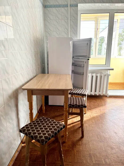 Оренда 1-кімнатної квартири 45 м², Зарічанська вул.
