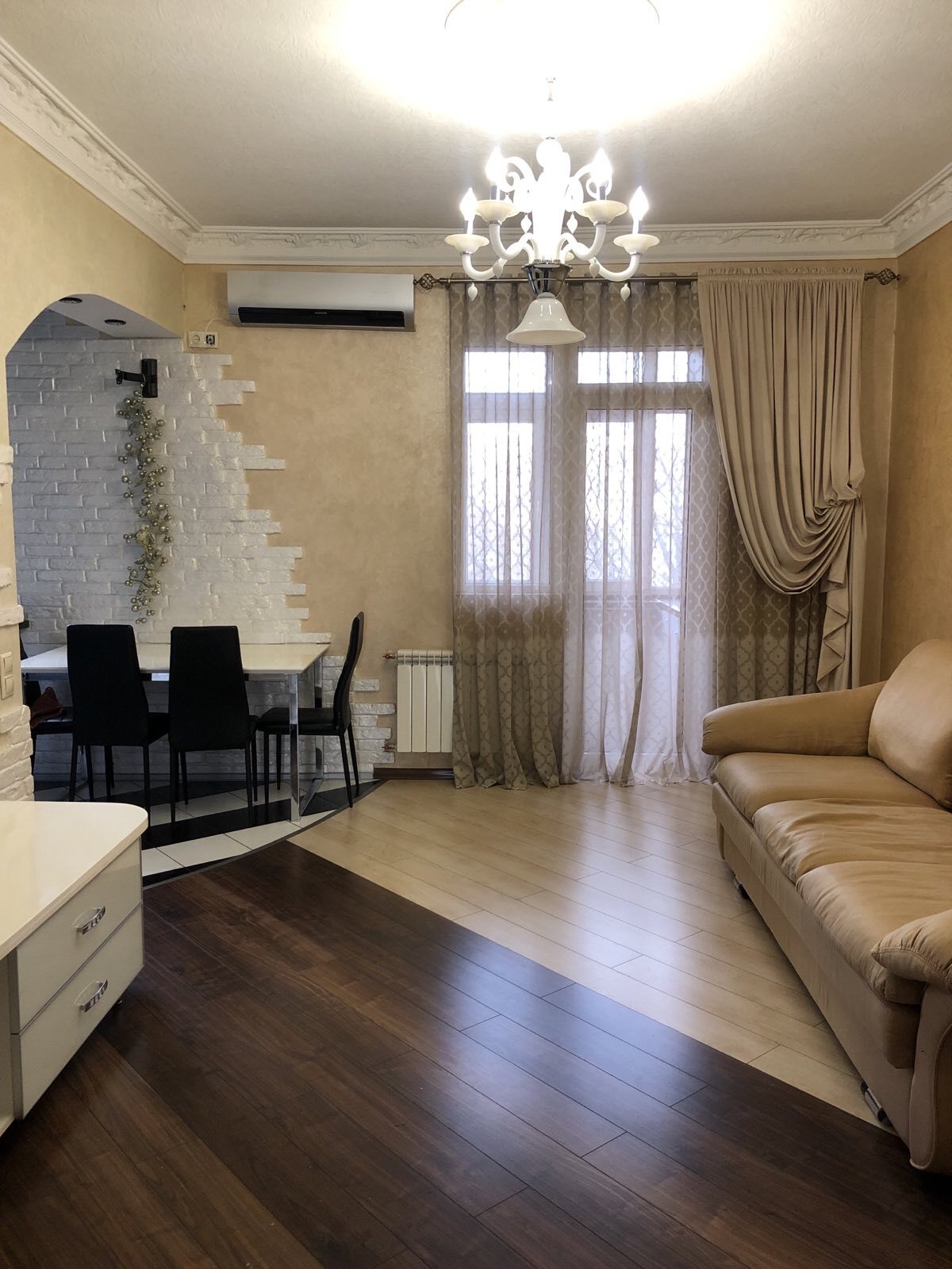 Продаж 3-кімнатної квартири 72 м², Незалежної України вул.