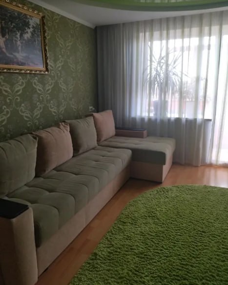 Продаж 3-кімнатної квартири 75.8 м², Металургів вул.