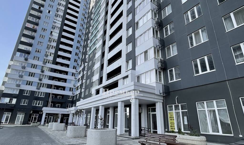 Продаж 1-кімнатної квартири 42 м², Варненська вул.