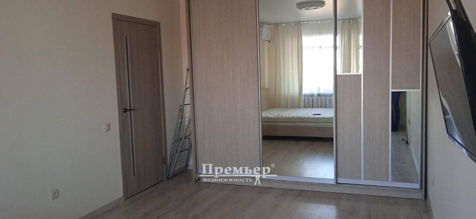 Продаж 1-кімнатної квартири 37 м², Середня вул.