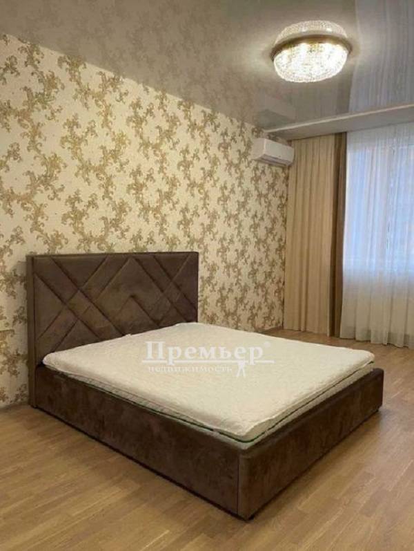 Продаж 3-кімнатної квартири 102 м², Педагогічна вул.