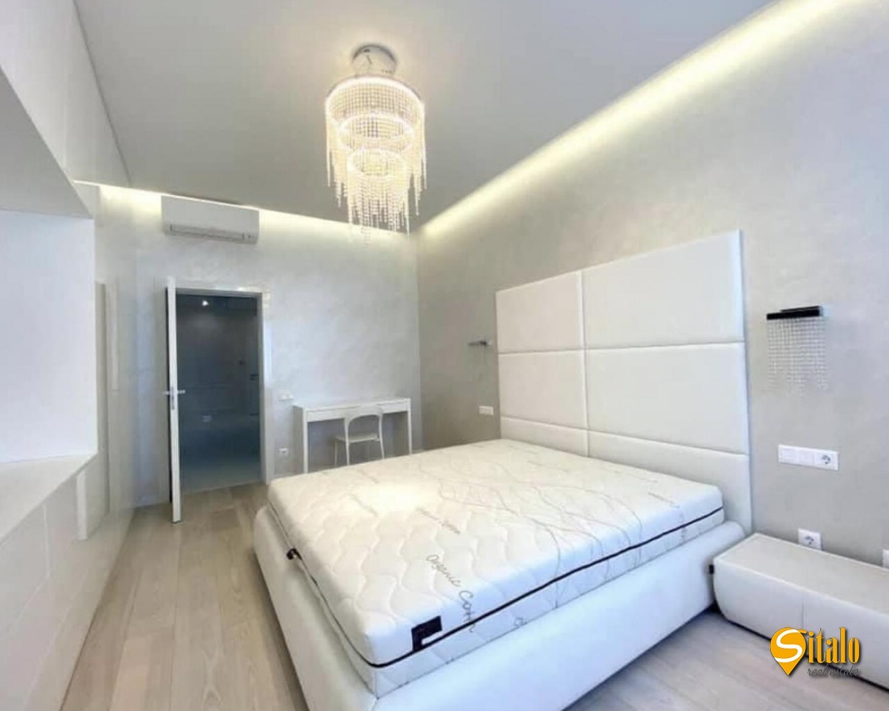 Продажа 4-комнатной квартиры 120 м², Евгения Коновальца ул., 34А