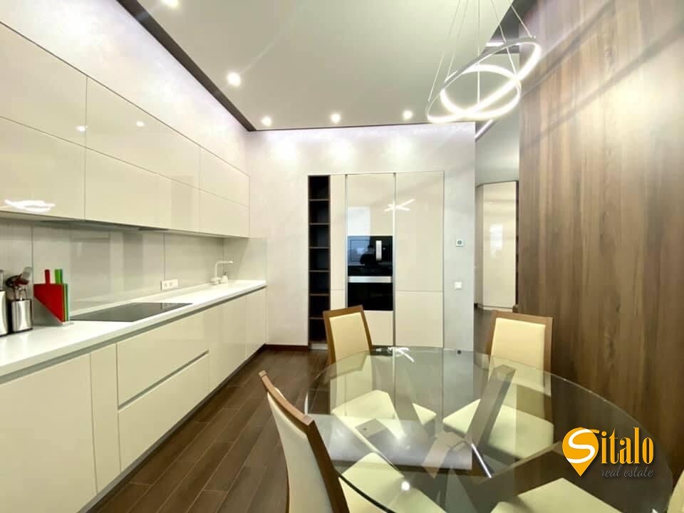 Продаж 2-кімнатної квартири 60 м², Євгена Коновальця вул., 34