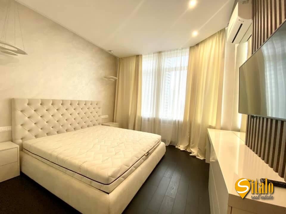 Продаж 2-кімнатної квартири 60 м², Євгена Коновальця вул., 34